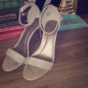 Size 7 silver heels